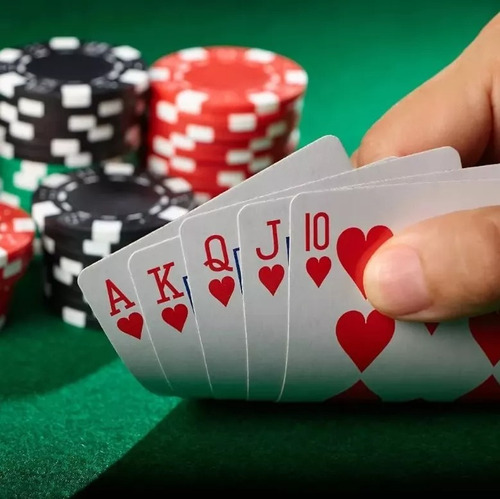 Juego De 200 Fichas De Poker Con Maletín Metálico Y Barajas