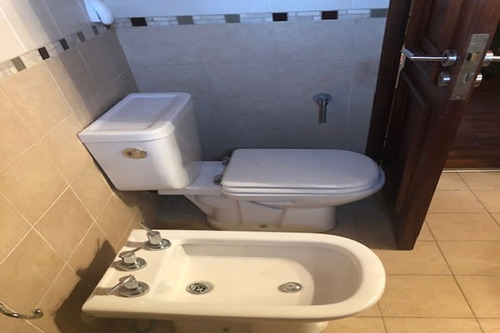 Imagen 24 de 30 de Excelente E Importante Chalet Ubicado En Barrio Norte Lote Perimetrado Parquizado Alarma Gas Natural Cuenta Con Todos Los Servicios Piscina Ideal Vivienda Permanente