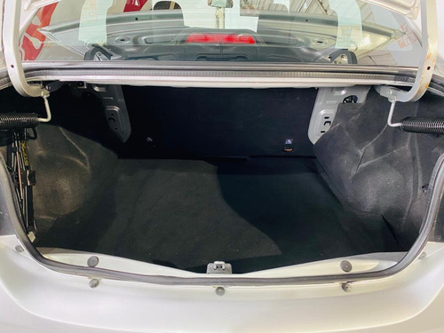 Imagem 8 de 11 de Renault Logan Logan Life Flex 1.0 12v 4p Mec. Flex Manual