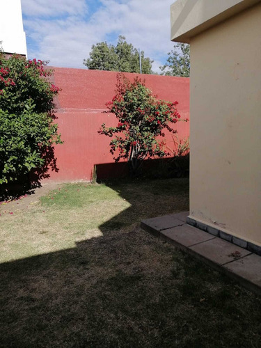 Imagen 15 de 24 de Casa Alquiler Cerro De Las Rosas 3 Dormitorios