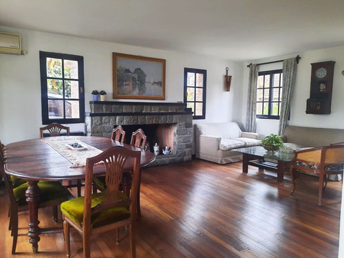 Ubicado En El Exclusivo Barrio Cerrado La Arboleda De Don Torcuato. Lindisima Casa Con 4 Dormitorios. Gran Lote De 920m2. Pileta. Muy Buen Estado.