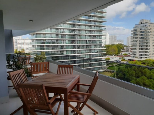Venta Apartamento 2 Dormitorio Y Servicio, Playa Brava