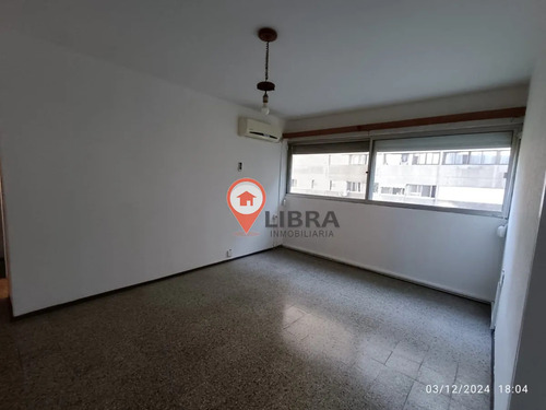 Se Vende Apartamento 1 Dormitorio Complejo Cerrado Con Comercios Estacionamiento En Malvin Norte