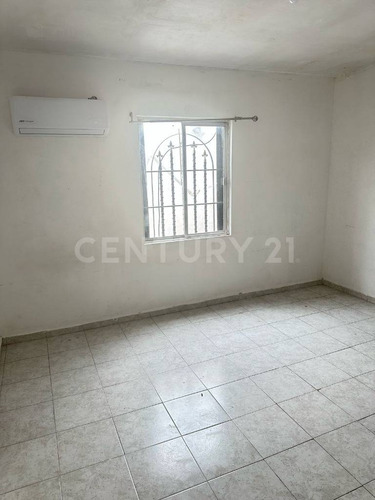 Casa En Venta En Col. Hacienda Los Cantu En Escobedo