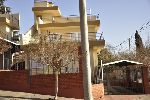 Barrio Jose Muñoz, A 10 Cuadras Del Centro, Capacidad Para 6 Personas