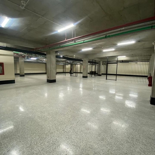 Imagen 2 de 6 de Pb Industrial En Alquiler - Urb. La Urbina.