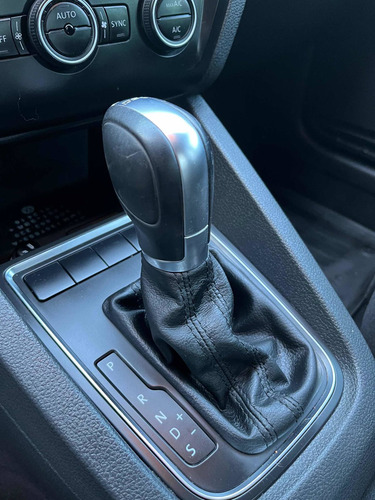 Imagen 8 de 14 de Volkswagen Vento 2017 1.4 Comfortline 150cv At