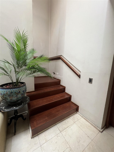 Casa En Venta De 6 Dorm. + Ss En Las Condes - San Damián