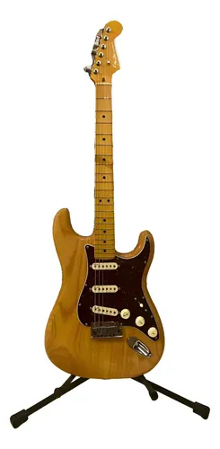 Guitarra Fender Estratocaster - American Ultra - Maple/ash