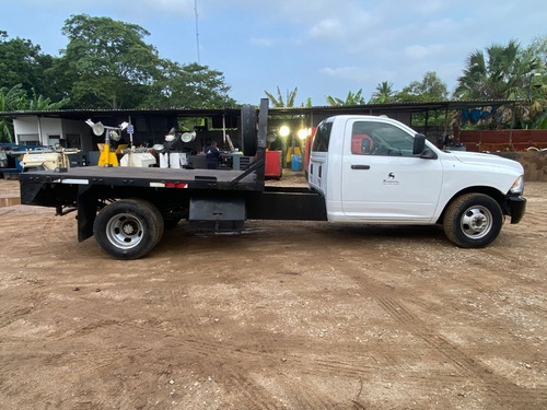 Imagen 3 de 8 de Ram 4000 Con Plataforma