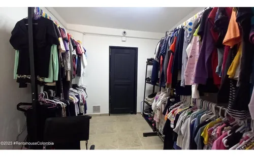Comercial En Nuevo Country Rah Co: 25-1295