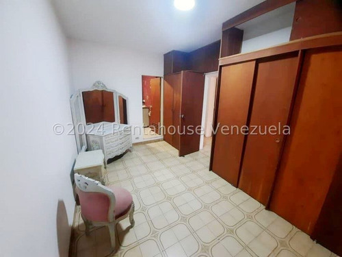Casa De Dos Niveles Para Uso Comercial En Alquiler Los Palos Grandes I