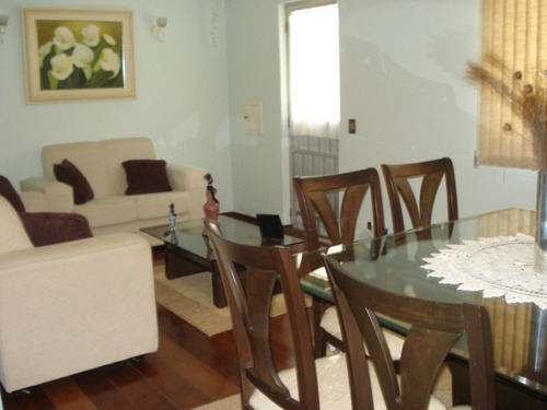 Encantadora Casa Com Lareira No Centro Da Charmosa Petrópolis, Em Discreta Rua Sem Saída.