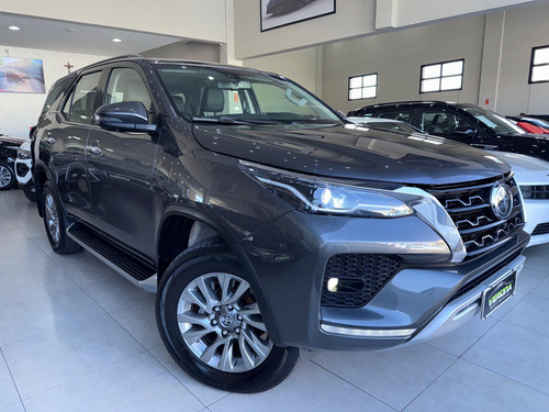 Toyota Hilux SW4 2.8 D-4D TURBO DIESEL SRX 7L 4X4 AUTOMÁTICO