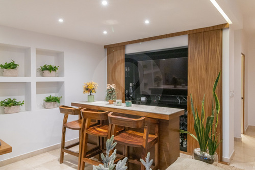 Bajo De Precio! Venta De Espectacular Ph Con Muebles En Residencial Vista Alta!