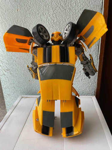 Hasbro Transformers 2007 Ultimate Bumblebee (Usado)