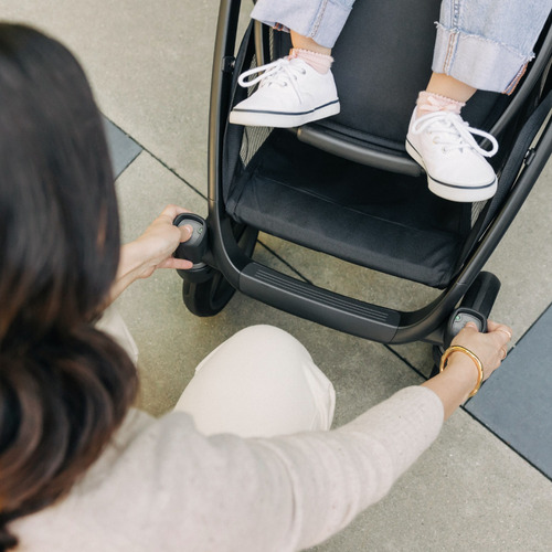 Carrinho de passeio Uppababy Vista V3 versátil e adaptável com chassi Upf 50+ Color Savannah Black