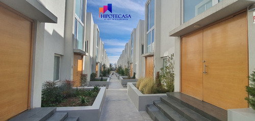 Exclusivo Townhouse Con Terraza En Condominio Peñalolen Alto