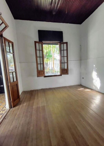 Casa Venta 2 Dormitorios 1 Baño 1 Cochera Y Patio 80 Mts 2 Cubiertos - Terreno 102 Mts 2- La Plata