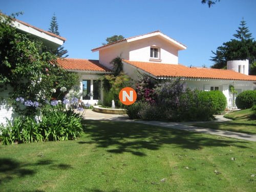 Casa En Venta Golf De Punta Del Este, Frente Al Mar, Con Vista , 6 Dormitorios.- Ref: 209970