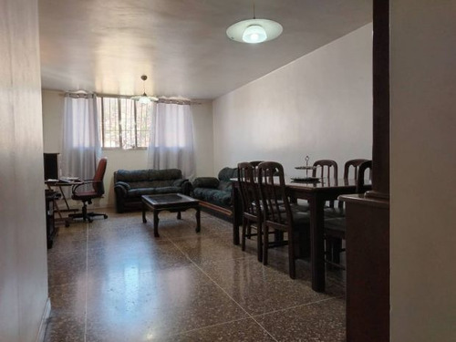 Vendemos Hermoso Apartamento En La Av Principal De Los Jardines Del Valle Em