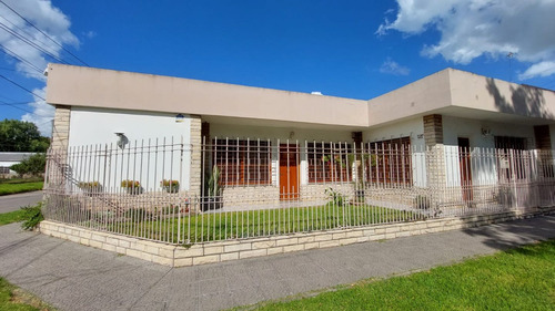 Casa En Venta En Villa Vatteone