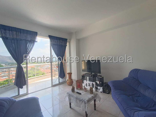 Apartamento En Venta Duplex En Urbanización Andrés Bello Maracay Zona Norte Con Pozo De Agua Nela 25-16098