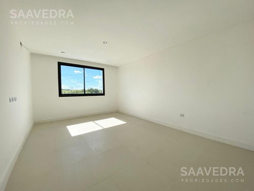 Bellisima Casa En Venta En Barrio Los Lagos. Orientación Norte