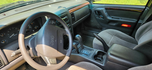 Jeep Grand Cherokee Laredo L6 4x2 At