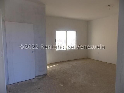 Imagen 7 de 8 de Townhouse Duplex, En Obra Limpia Ideal Para Personalizar, Con Enorme Distribución. Ubicado En Condominio Cerrado De La Puerta Maraven. #22-14857.