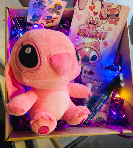 Box Regalo Peluche Stitch O Capibara Con Luces + Regalos Rosado Angela
