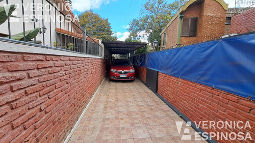 Casa En Venta En Villa Luzuriaga, 5 Ambientes