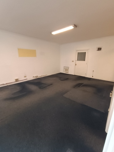 Zabala Y Piedras Oficina 65m2 Con Kitchenette Y Baño.