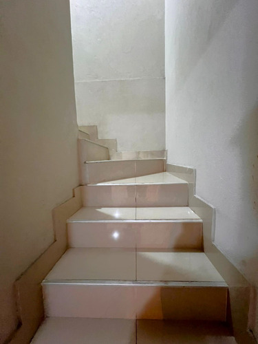Depto 2 Ambientes En Duplex Con Balcon // Av. Presidente Peron 2672