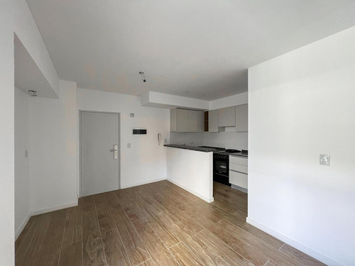 Imagen 2 de 42 de Departamentos De 1 Y 2 Dormitorios De Pasillo En Lourdes