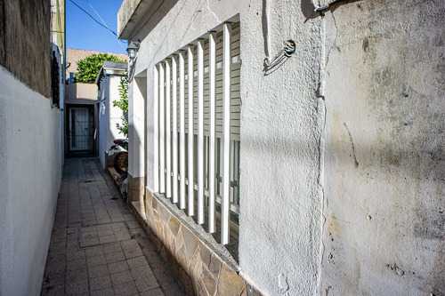 Casa En Venta Barrio Arroyito 3 Habitaciones.