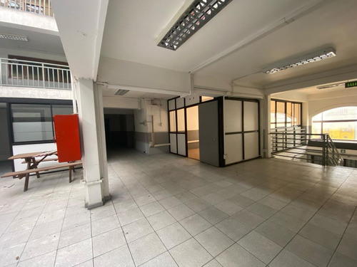 Arriendo Local Comercial Pleno Centro De La Ciudad...