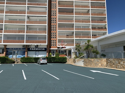 Local Comercial, Peninsula ,mansa, Punta Del Este, Venta Y Alquiler- Ref: 196