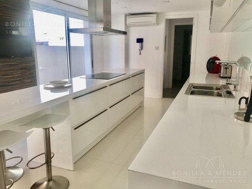 Mouette, Primera Fila, Piso De 570 M2, Piscina Propia!