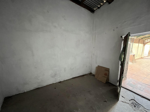 Venta/permuta - Casa De Pasillo Único - Bella Vista, Rosario