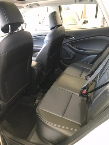 Chevrolet Tracker Premier New 9- Fym