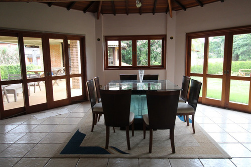 Imagem 6 de 20 de Hl-257 Casa Com 4 Suítes Muito Bem Iluminada E Salão De Jogos.