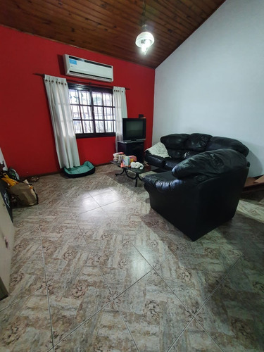 Imagen 3 de 17 de Casa 4 Ambientes Con Ph Al Fondo Sobre Lote De 10 X 50