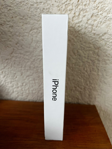 Apple iPhone 16 (128 Gb) - Ultramarino (Usado)