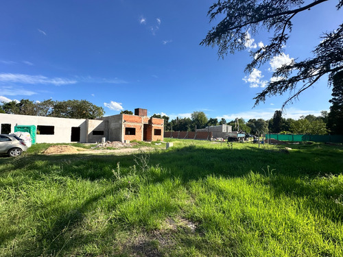 En Venta Lote Baldio En Barrio Cerrado Los Robles - Escritura Inmediata O Financia