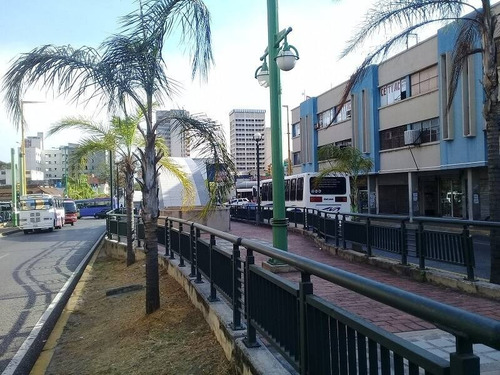 Imagen 5 de 17 de Katherine Castillo Ofrece En Alquiler Oficina Av. Cedeño Con Av. Bolivar (70 Mts2)