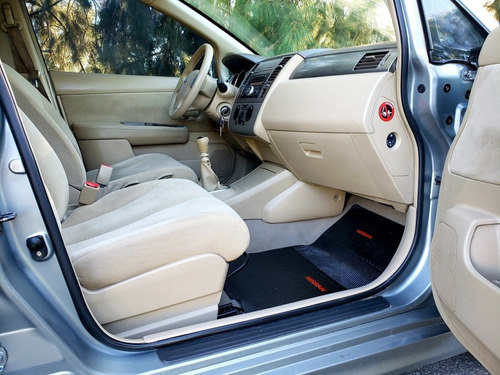 Nissan Tiida 1.8 Visia 5 P 2011