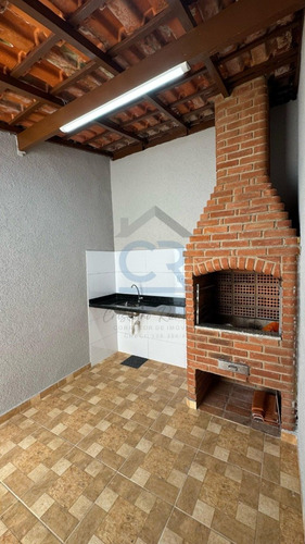 Venha Visitar Essa Linda Casa Geminada Com Dois Quartos, Sendo Um Suíte E Um Banheiro Social , 02 Vagas Garagem , Área De Serviço , Espeço Gourmet , Muito Bem Localizado Em Bairro Residencial !