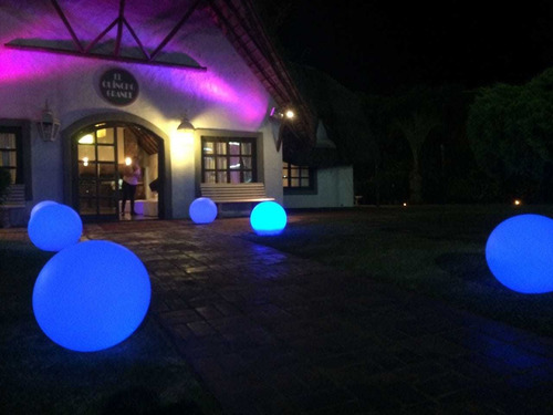 Imagen 4 de 9 de Alquiler Para Fiestas- Living Led- Hierro Y Madera- Puff Led
