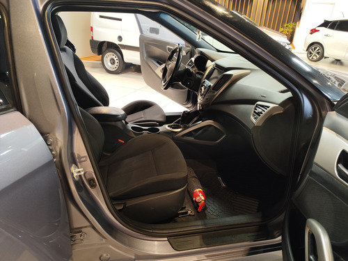 Hyundai Veloster 1.6 6at 130cv
